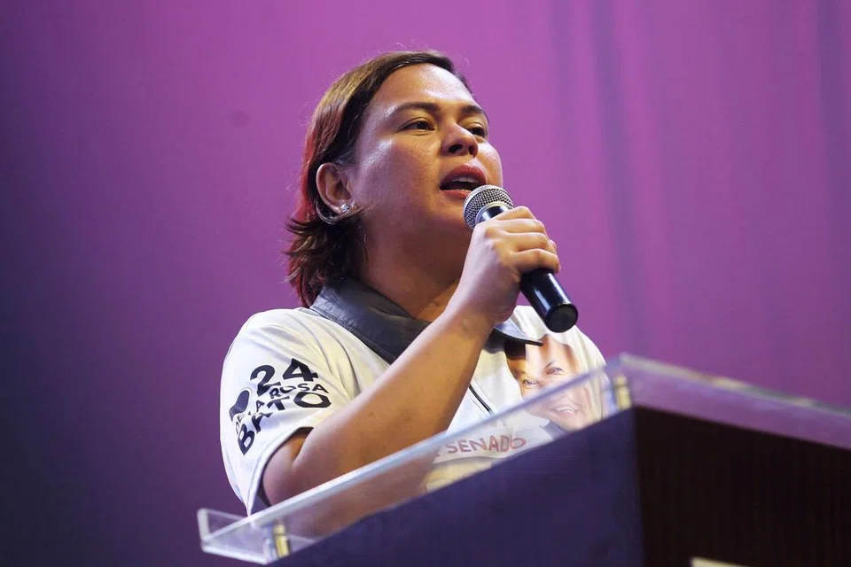 CALON PENDAHULU BAGI JAWATAN PRESIDEN: Cik Sara Duterte-Carpio (gambar atas). - Foto-foto EPA-EFE, REUTERS