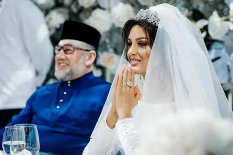 Bekas ratu cantik Rusia Oksana Petra mendakwa terpaksa menjual cincin kahwinnya kerana memerlukan wang. FOTO - RIHANAPETRA/INSTAGRAM