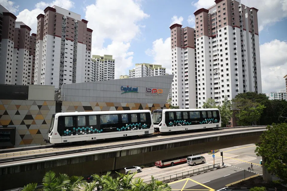 Kereta api LRT Bukit Panjang (BPLRT) telah dibelenggu dengan sejarah panjang isu kebolehpercayaan dan berada di tengah-tengah program pembaharuan aset berbilang tahun untuk meningkatkan kebolehpercayaan operasinya.