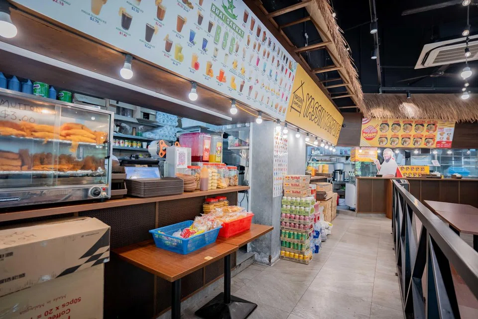 Bermula dengan hanya 12 minuman, gerai Bhai Sarbat Singapore telah mengembangkan tawaran di gerainya dan kini menyajikan 148 jenis minuman berbeza, termasuk jus buah-buahan dan yang diberi sentuhan moden seperti teh perisa karamel.