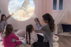 INSPIRASI DARIPADA FILEM: Ada filem, seperti Animal Farm, Charlotte's Web dan Charlie And The Chocolate Factory, boleh menjadi sumber inspirasi bagi kanak-kanak membaca dan menulis karangan. Galak mereka menulis dalam ayat mudah tentang perasaan mereka selepas menonton filem itu. - Foto fail