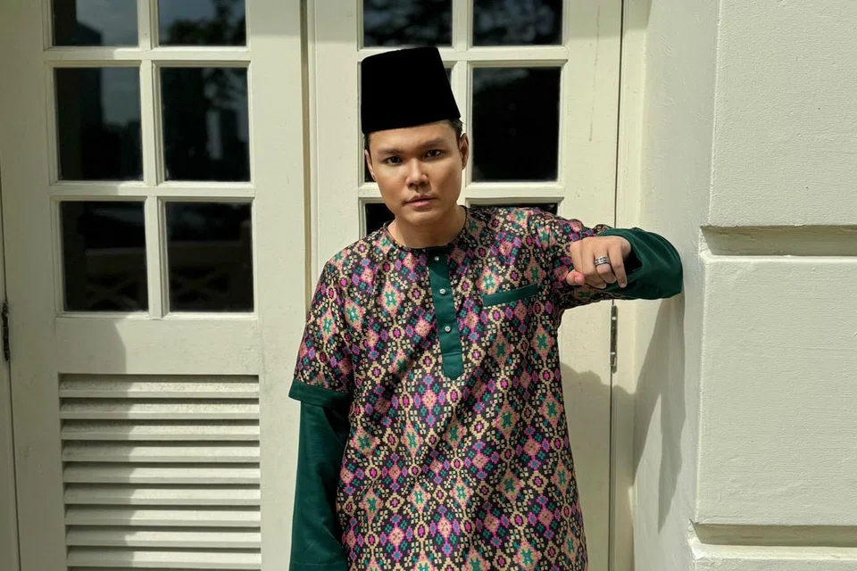 Hyrul Anuar sengaja menyelitkan kosa kata seperti cekak musang, teluk belanga, boria, tingkah laku dan sengketa, yang mungkin generasi kini kurang memahami maknanya, dalam lagu, ‘Gara-Gara Raya’, sebagai satu unsur pendidikan.