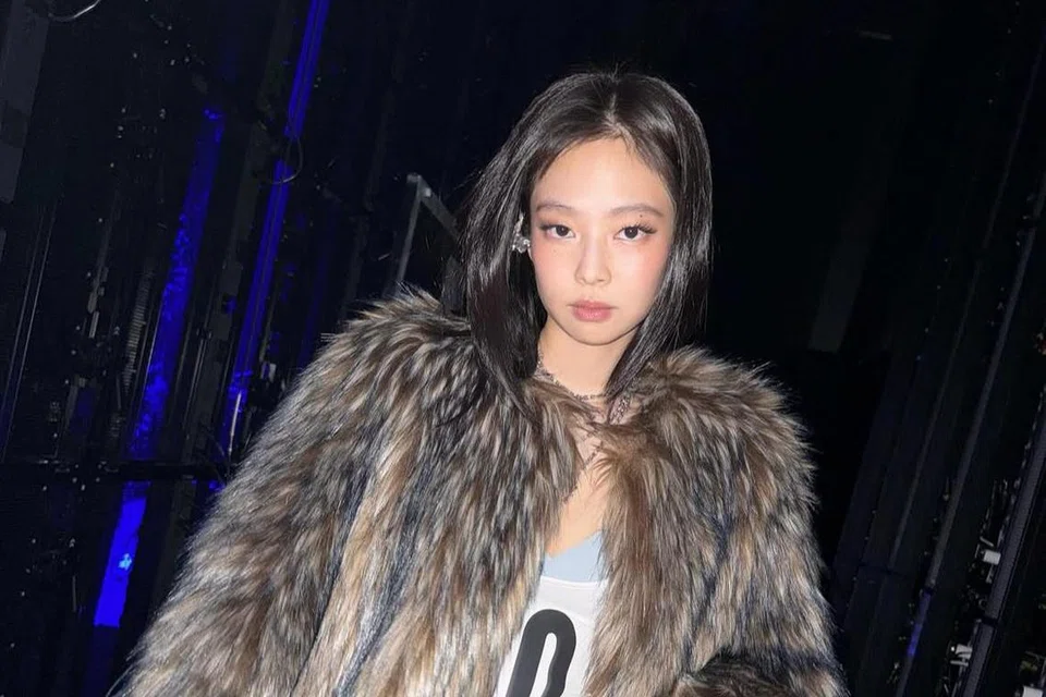 Lagu terbaru artis K-Pop, Jennie Blackpink, yang berjudul, ‘Like Jennie’, dikatakan mempunyai persamaan dengan lagu tema watak, ‘Rani’, lakonan Alia Bhatt, yang dicipta komposer terkenal India, Pritam.