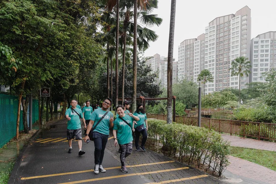 Peserta acara berjalan kaki iWalk anjuran Hospital Masyarakat SingHealth (SCH) pada 2022 membantu mengumpul dana bagi menyokong pesakit kurang bernasib baik serta keluarga dan/atau penjaga mereka yang memerlukan. Acara iWalk 2024 akan diadakan pada Sabtu, 2 Mac.
