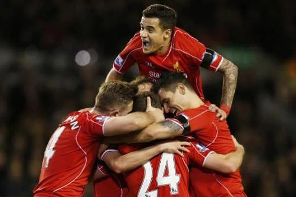 TIGA MATA PENTING: Pemain Liverpool meraikan gol kedua jaringan Joe Allen yang membantu Liverpool mengatasi Newcastle dan merapatkan jurang dengan Manchester City. - Foto REUTERS