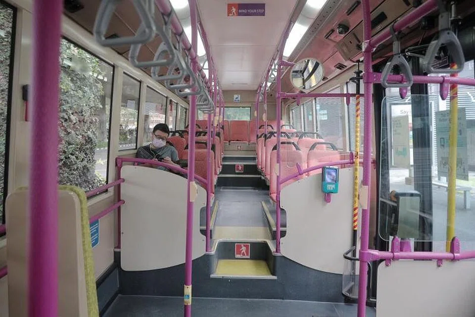 HARI PERTAMA LANGKAH KAWALAN PERGERAKAN: Hanya seorang sahaja penumpang kelihatan berada dalam sebuah bas SBSTransit pada 9.30 pagi apabila hari pertama tempoh pemutus rantaian jangkitan atau 'Circuit Breaker' dikuatkuasakan pada 7 April lalu.