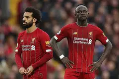 GANDINGAN MENJADI DI LIVERPOOL: Salah (kiri) menghadapi saingan daripada rakan penyerangnya di Liverpool, Mane, bagi merebut Anugerah Pemain Afrika Tahun Ini (2019). - Foto REUTERS