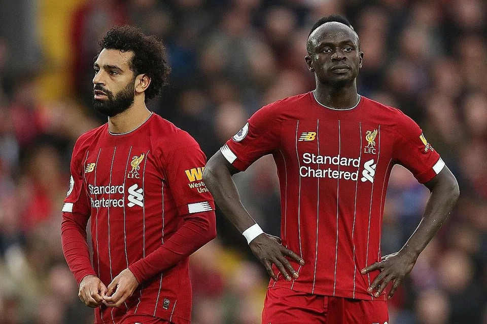 GANDINGAN MENJADI DI LIVERPOOL: Salah (kiri) menghadapi saingan daripada rakan penyerangnya di Liverpool, Mane, bagi merebut Anugerah Pemain Afrika Tahun Ini (2019). - Foto REUTERS