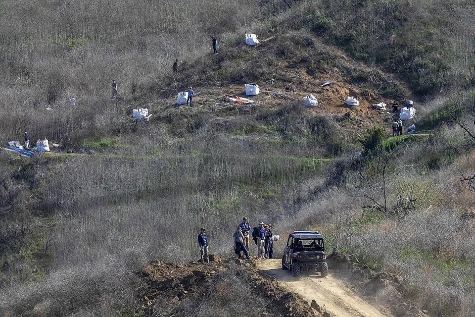 "BEGITU TERUK": Pejabat koroner Los Angeles County menyifatkan tapak nahas di Calabasas sebagai "begitu teruk", dengan bangkai helikopter bersepah dalam lingkungan 180 meter. - Foto AFP 