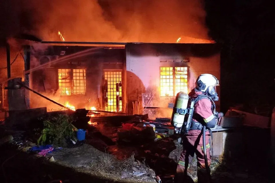 Setibanya pasukan bomba di tempat kejadian, terdapat sebuah rumah sedang marak terbakar yang memusnahkan 80 peratus daripada kediaman berkenaan.