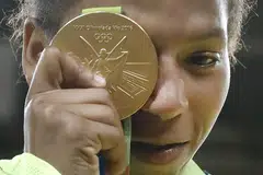 Rafaela Silva memenangi pingat emas pertama bagi Brazil. - Foto AFP
