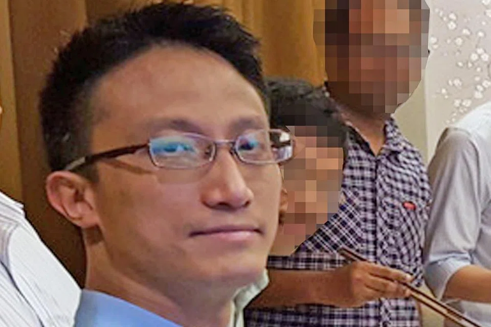 JADI TUMPUAN: Doktor Singapura, Ler Teck Siang (atas) dikatakan berkongsi tangkap layar Pendaftaran HIV, dakwa teman lelakinya. - Foto FAITH MEDICAL GROUP