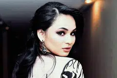 RAKAMAN LAMA: Izara Aishah berkata video beliau "terlampau seksi" sebenarnya sebuah rakaman lama dan beliau pernah meminta maaf mengenainya. Beliau menganggap penularan video itu satu dugaan dan peringatan baginya. - Foto IZARAAISHAHOFFICIAL/ INSTAGRAM