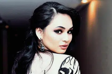 RAKAMAN LAMA: Izara Aishah berkata video beliau "terlampau seksi" sebenarnya sebuah rakaman lama dan beliau pernah meminta maaf mengenainya. Beliau menganggap penularan video itu satu dugaan dan peringatan baginya. - Foto IZARAAISHAHOFFICIAL/ INSTAGRAM