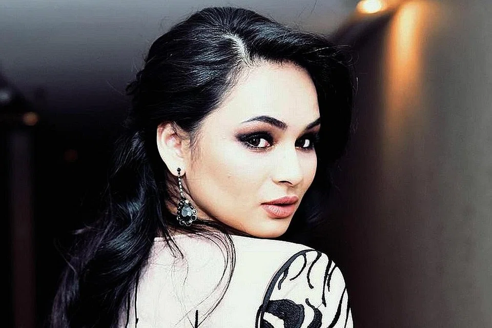 RAKAMAN LAMA: Izara Aishah berkata video beliau "terlampau seksi" sebenarnya sebuah rakaman lama dan beliau pernah meminta maaf mengenainya. Beliau menganggap penularan video itu satu dugaan dan peringatan baginya. - Foto IZARAAISHAHOFFICIAL/ INSTAGRAM