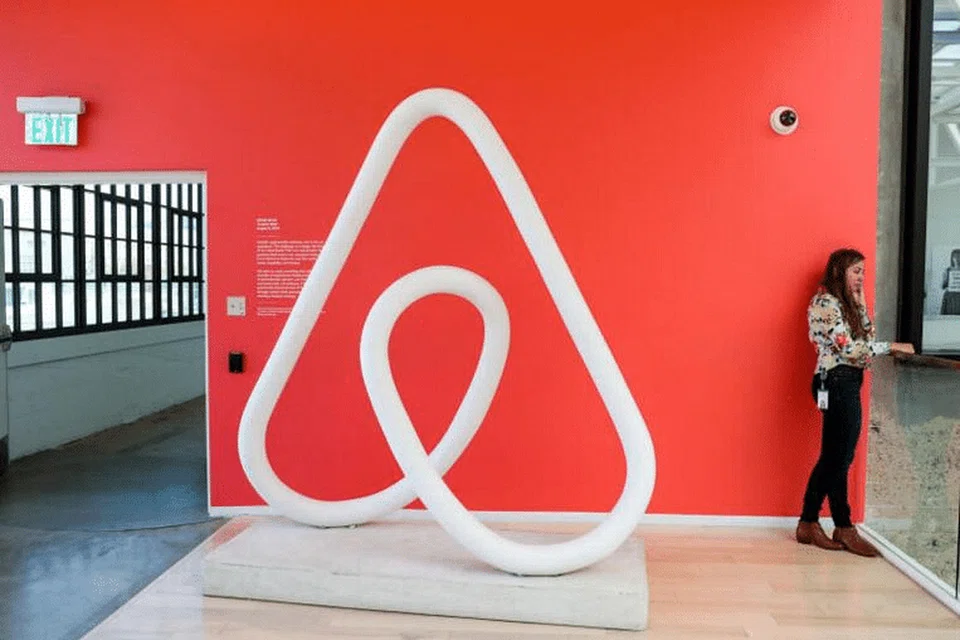 Airbnb berhentikan 25 peratus kakitangannya untuk kekal bertahan semasa krisis Covid-19. - Foto REUTERS