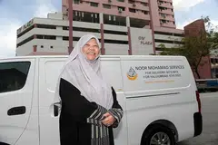 UBAH STRATEGI PERNIAGAAN: Untuk menghadapi situasi ekonomi yang berubah, Cik Julia memastikan terdapat strategi alternatif yang dapat membantu perniagaannya terus bertahan. - Foto BM oleh ALPHONSUS CHERN