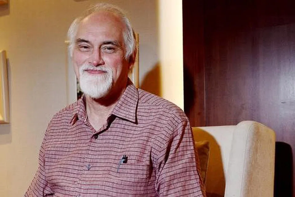 GALAK WUJUDKAN DIALOG: Profesor Julius Lipner mengesyorkan pemimpin agama dan masyarakat bercakap secara terbuka. Ini boleh dilakukan menerusi penganjuran sesi berdialog bersama pelbagai golongan dalam masyarakat. - Foto TUKIMAN WARJI