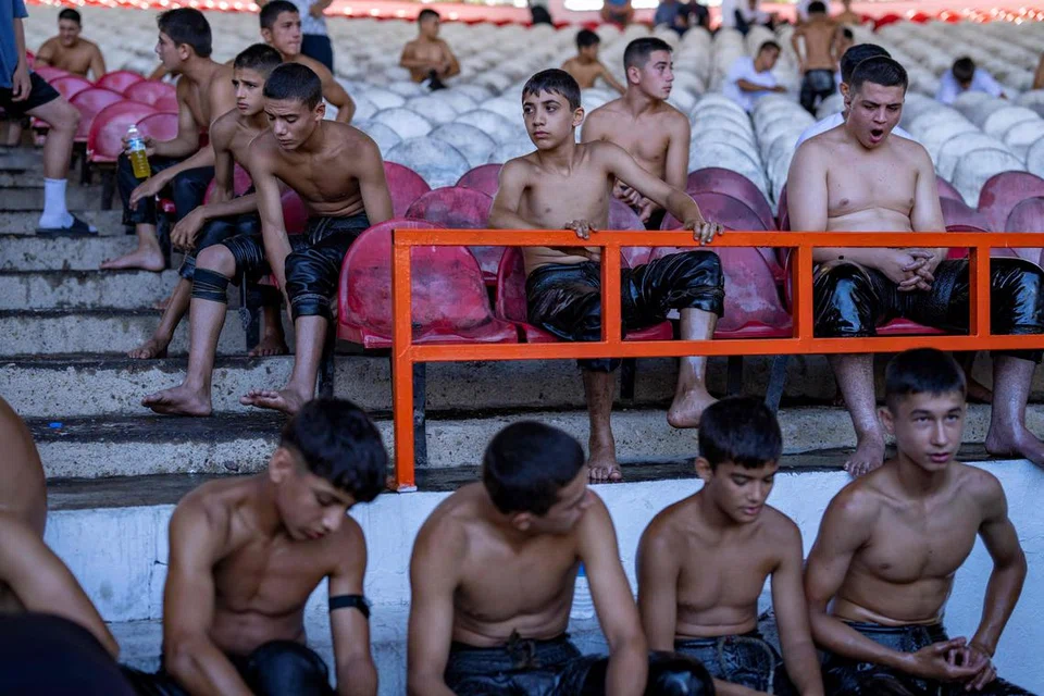 Para penggusti muda turut melibatkan diri dalam sukan warisan Turkey ini. 