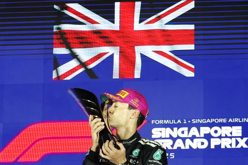 Pemandu Mercedes, George Russell, perolehi kemenangan pertamanya di Litar Jalanan Marina Bay pada 5 Oktober, dan kemenangan keduanya dalam kempen ini sejak menjuarai Grand Prix Canada pada 15 Jun.