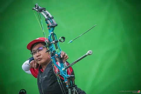 PEMANAH NOMBOR SATU DUNIA: Pemanah paralimpik Singapura Nur Syahidah Alim meraih kedudukan sebagai johan di sidang kemuncak kejohanan dunia pada Jun lalu. Kini beliau menduduki tangga teratas dunia untuk kategori individu terbuka kategori wanita pula. -Foto WORLD ARCHERY. 
