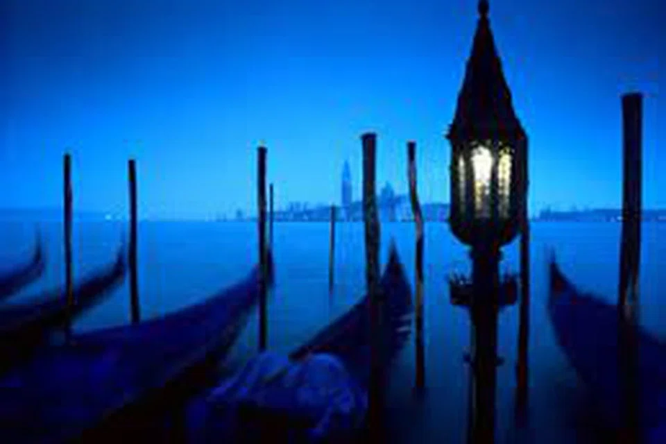 DI SEBALIK KETENANGAN: Terdapat kisah ngeri tentang terusan berselirat dan juga kisah roh wanita yang dibunuh dan dikerat sebelum dihumban ke lagun di kota Venice.