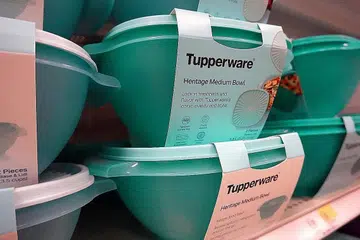 Tupperware tidak boleh mengenakan bayaran premium lagi kerana semakin sukar bagi pengguna membezakan bekas makanan keluarannya daripada yang lain.