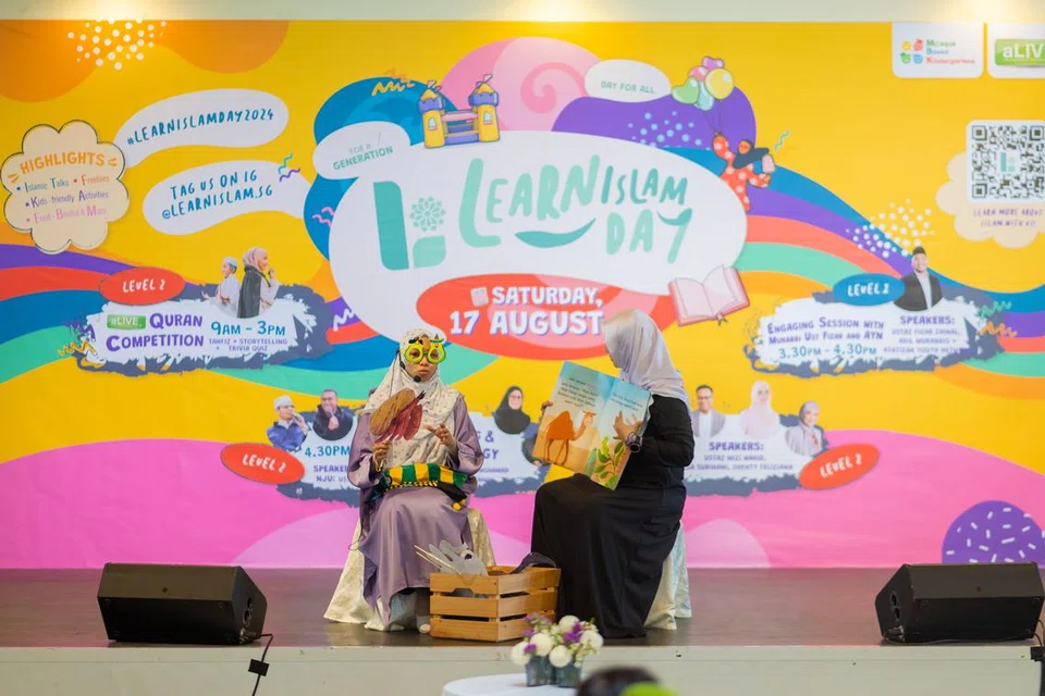 Sesi bercerita di pentas, ‘LearnIslam Day 2024’, yang berlangsung pada Ogos 2024, mengajak kanak-kanak menyingkap kisah teladan dan sejarah Islam yang penuh pengajaran, sekali gus memupuk minat mereka terhadap nilai murni dalam agama. 