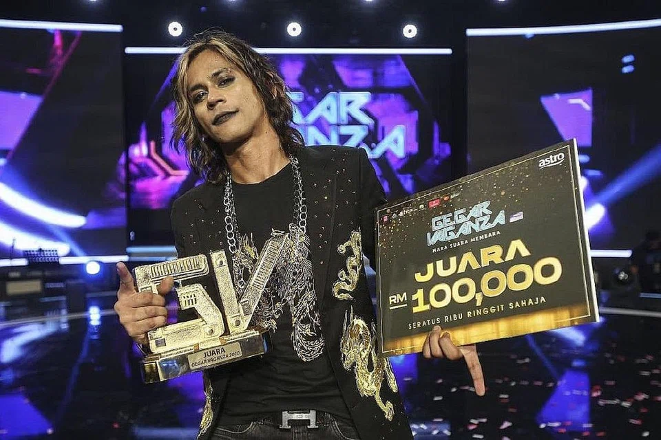 PENGHIBUR BERSAHAJA: Juara Gegar Vaganza 7 (GV7), Cliff Umar, bawa kelainan seorang penghibur mapan yang mampu mengubah ruang pentas sebagai konsert muzikal bukan medan pertandingan. - Foto HARIAN METRO 