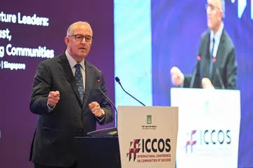 Mantan Datuk Bandar Rotterdam, Encik Ahmed Aboutaleb, menyampaikan ucaptamanya sebagai salah satu panelis di Persidangan Antarabangsa mengenai Masyarakat Gemilang (ICCOS) 2024 pada 14 Oktober di Pusat Konvensyen dan Ekspo Marina Bay Sands.