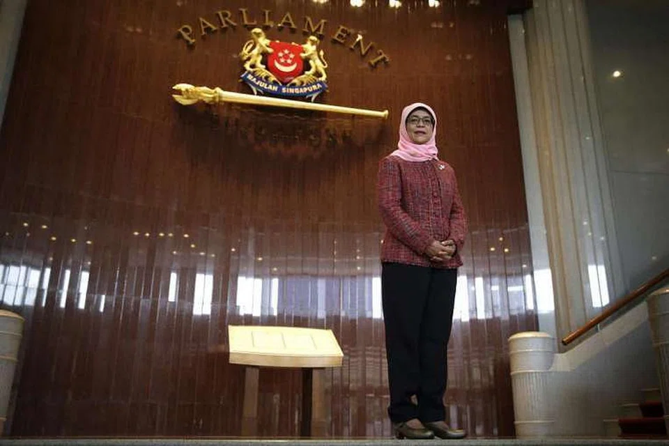 Cik Halimah Yacob, Speaker wanita pertama Singapura. 