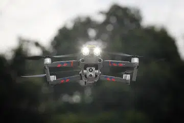 DRON PANCAR MAKLUMAT DARI UDARA: - Foto BH oleh JASON QUAH