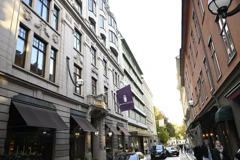 Sebuah akhbar Sweden mendakwa bintang Real Madrid, Kylian Mbappe, sedang disiasat polis Sweden atas dakwaan merogol di hotel The Bank di Stockholm.