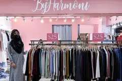 MAHU WARISAN KEMELAYUAN DIKEKALKAN: Pemilik Butik ByHarmoni, Cik Siti Aisyah, berminat kembali ke TKC jika pusat beli-belah itu mengekalkan ciri-ciri dagangan Melayunya dan tidak menjadi seperti pusat beli-belah umum lain. - Foto ihsan SITI AISYAH AHMAD