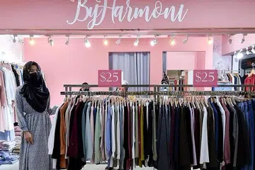 MAHU WARISAN KEMELAYUAN DIKEKALKAN: Pemilik Butik ByHarmoni, Cik Siti Aisyah, berminat kembali ke TKC jika pusat beli-belah itu mengekalkan ciri-ciri dagangan Melayunya dan tidak menjadi seperti pusat beli-belah umum lain. - Foto ihsan SITI AISYAH AHMAD
