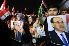 Penyokong bekas Perdana Menteri Iraq, Nouri al-Maliki, berhimpun membantah terhadap tindakan yang mereka dakwa sebagai campur tangan Amerika Syarikat terhadap kedaulatan Iraq berhampiran pintu masuk Zon Hijau yang menempatkan Kedutaan Amerika Syarikat dan misi diplomatik lain di Baghdad, Iraq, pada 29 Januari 2026. 