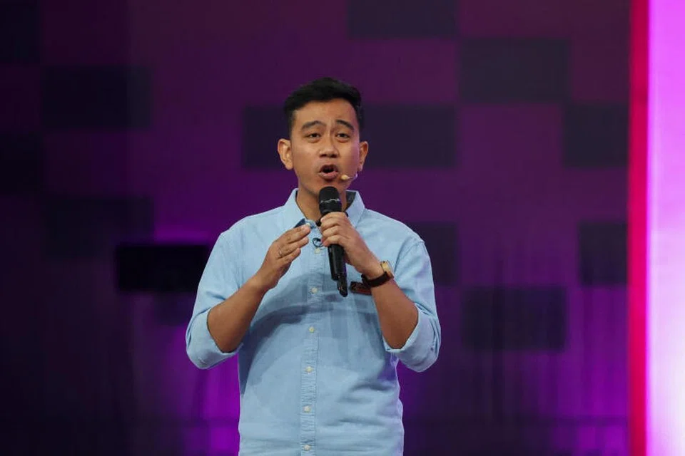 ENCIK GIBRAN RAKABUMING RAKA: Bentang rancangan untuk meningkatkan ekonomi, daripada membangunkan industri hiliran dalam bidang perlombongan, pertanian dan perikanan, kepada menyokong perusahaan kecil dan sederhana. 