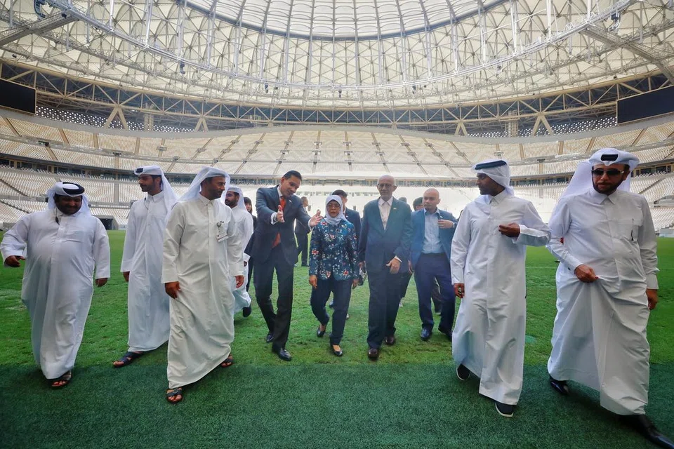 PERTINGKAT DIPLOMASI: Usaha diplomasi yang dilakukan Presiden Halimah Yacob melalui pertemuan secara fizikal  memperkukuhkan lagi hubungan dan kepercayaan antara negara. Antara lain, beliau melawat Stadium Lusail, yang menyaksikan perlawanan akhir Piala Dunia Fifa 2022 antara Argentina dan Perancis. 