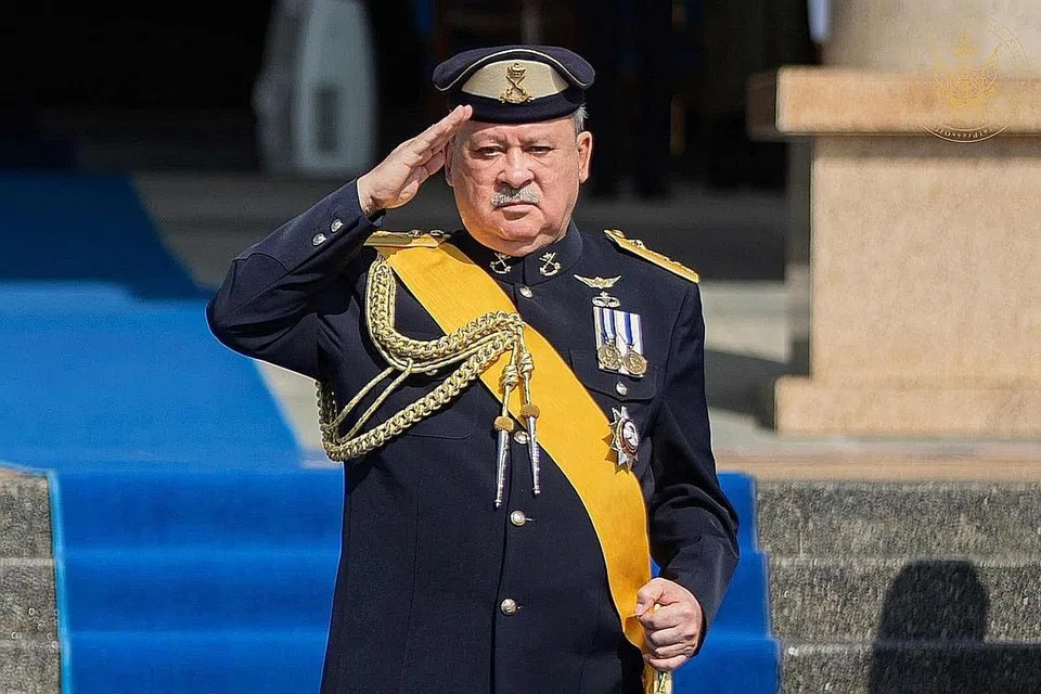 MAHU JAGA KESUCIAAN MASJID: Sultan Ibrahim Sultan Iskandar berkata ahli politik tertentu telah melampaui batas dan sepatutnya tumpukan perhatian anda untuk menyelesaikan beban rakyat, seperti kos sara hidup. - Foto FACEBOOK/THE ROYAL JOHOR