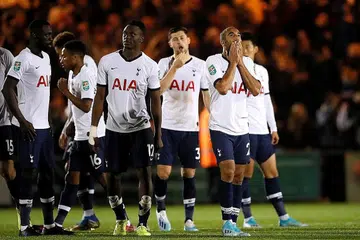 SUDAH TERLEWAT: Para pemain Tottenham menunjukkan kekecewaan dan kekesalan mereka selepas tewas 4-3 di tangan pasukan liga keempat, Colchester menerusi tendangan penalti. - Foto REUTERS