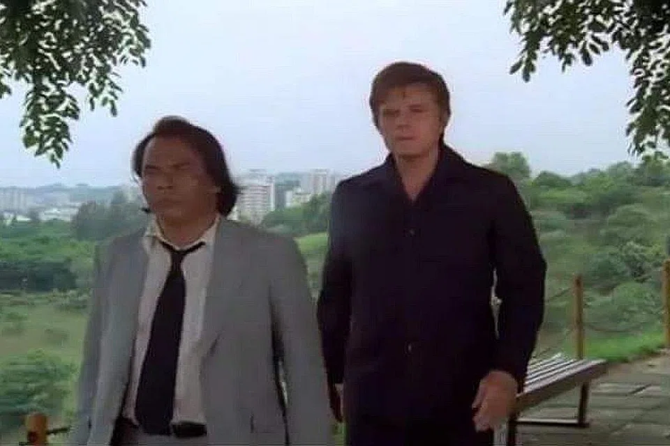 TEMBUSI PASARAN ANTARABANGSA: Dalam wawancara awal bersama Berita Harian dua tahun lalu, Allahyarham Osman Zailani (kiri) menyifatkan pengalaman berlakon bersama Jack Lord (kanan) dalam dua episod drama popular Hawaii Five-O sebagai yang tidak boleh dilupakan kerana itulah peluang menyelami budaya kerja kru televisyen antarabangsa.