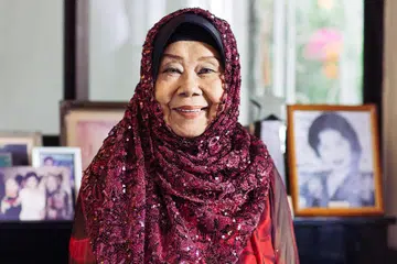 Allahyarhamha Asiah Aman, atau nama pentasnya, Nona Asiah, dikenali sebagai peminjam suara pada filem-filem klasik era P. Ramlee di samping guru kepada ramai bakat seni di Bengkel Radio dan TV Kanak-Kanak.