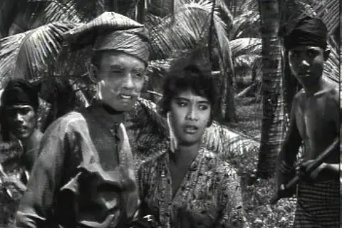 DANG ANOM: Filem arahan Hussein Haniff pada 1962 ini antara yang disajikan semula Astro sebagai usaha mengekalkan nilai warisan, budaya dan seni Melayu buat tatapan generasi masa kini.- Foto CATHAY-KERIS