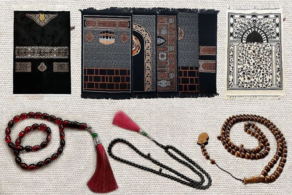 MEMBELI SAMBIL BERAMAL: Orang ramai boleh membeli barangan menarik seperti sejadah dan tasbih ini di laman: masjidbencoolen.org.eshop. - Foto MASJID BENCOOLEN