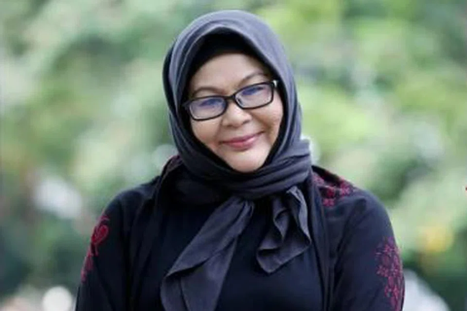 Sebagai penerbit, Erma Fatima mengaku kekhilafan memaparkan dua adegan kontroversi hingga mencetuskan perdebatan netizen dalam media sosial.
