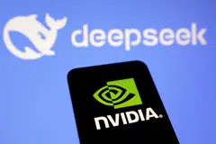 Kos rendah syarikat pemula kecerdasan buatan (AI) asal China, DeepSeek, menyebabkan nilai pasaran firma teknologi utama Amerika Syarikat, Nvidia, berkurangan sebanyak AS$589 bilion ($792 bilion) dek kebimbangan pelabur dalam syarikat itu. 