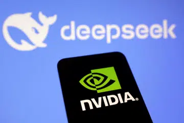 Kos rendah syarikat pemula kecerdasan buatan (AI) asal China, DeepSeek, menyebabkan nilai pasaran firma teknologi utama Amerika Syarikat, Nvidia, berkurangan sebanyak AS$589 bilion ($792 bilion) dek kebimbangan pelabur dalam syarikat itu. 