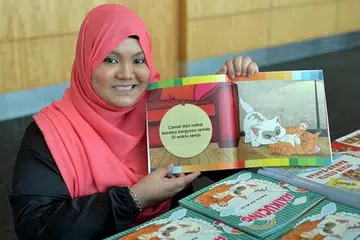 PENDEKATAN BARU: Cik Fadilah Abd Malik menghasilkan buku puisi kanak-kanak bertajuk 'Haikucing' dalam bentuk puisi haiku agar ia mudah bagi kanak-kanak faham dan ingati. - Foto M.O. SALLEH