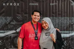 Cik Siti Nurul Ashiqin Shamsoolfarook telah menyokong penyertaan suaminya, Encik Muhammad Huzair Mohd Yazid, semasa pertandingan kecergasan sejagat, Hyrox, pada 29 Jun.