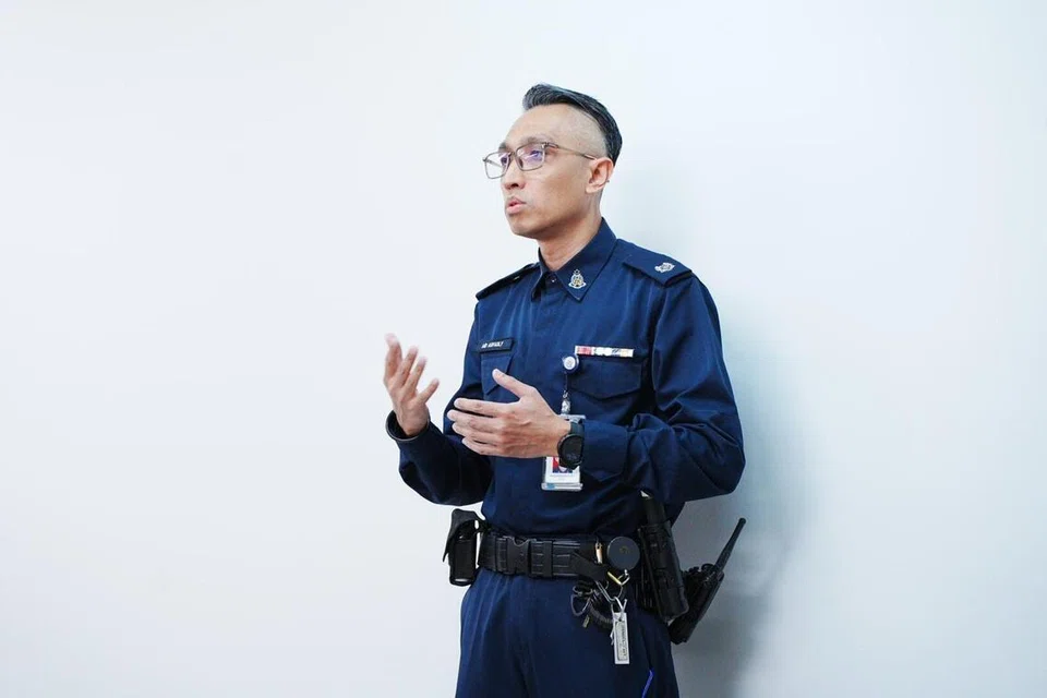 ASP Muhamad Asfadly Aspar berkongsi pengalamannya ketika mengurus seorang tahanan wanita yang mula menangis dan cemas kerana harus berpisah daripada anak-anaknya dan tiada siapa yang dapat menjaga mereka ketika itu